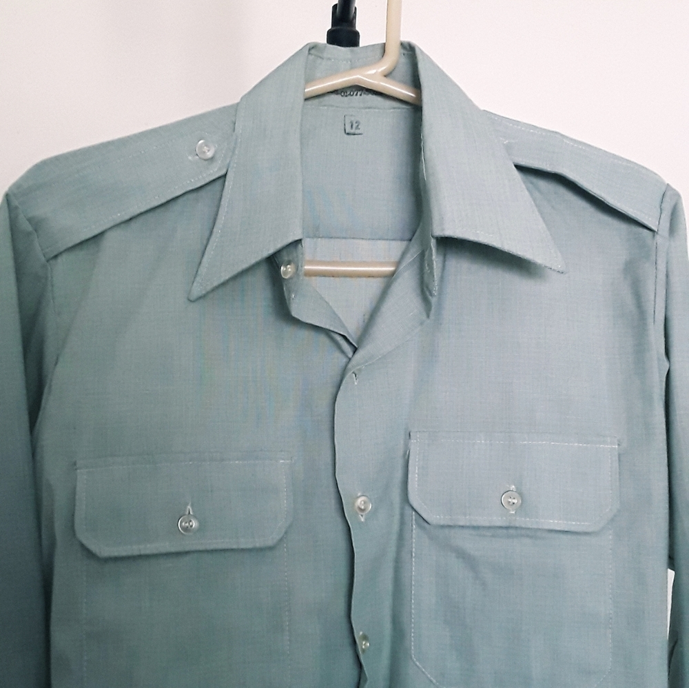 MENS LONG SLEEVE GREEN SHIRT. SIZE 15-32